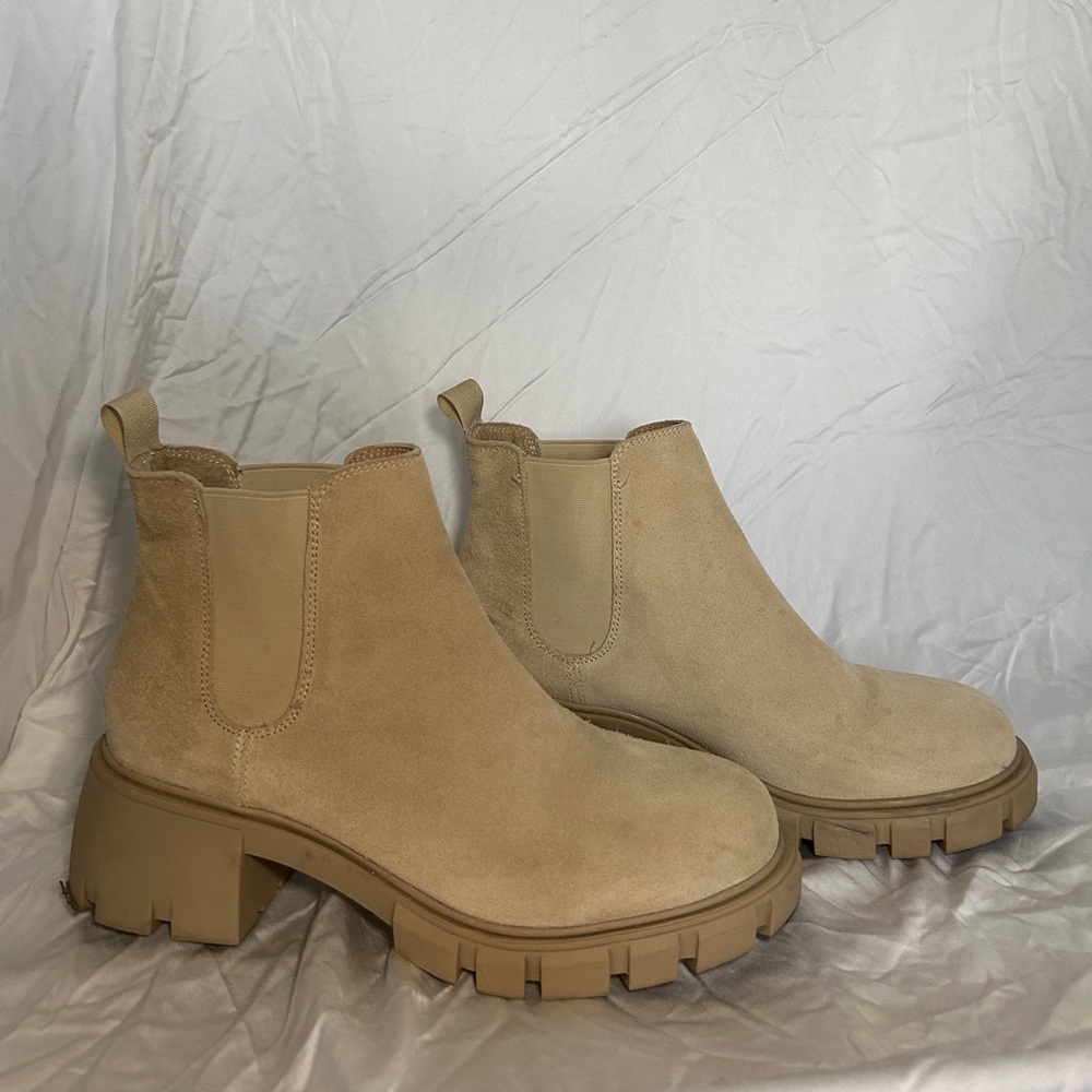 Tan Steve Madden suede boots